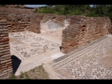 07524 ostia - regio iv - insula iii - domus su via della caupona (iv,iii,4) - raum (a) - vestibulum - bli ri raum (c) und (d) - 06-2024.jpg